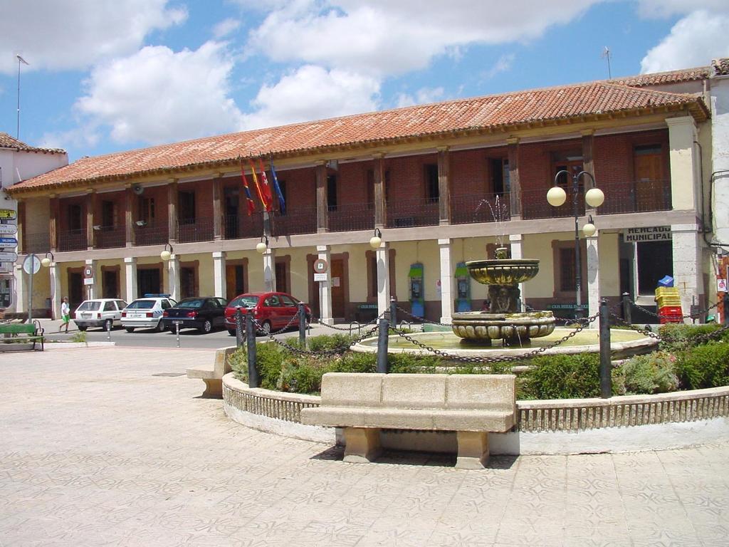Hostal Gastrobar Carmelo Villarejo de Salvanés Exteriör bild