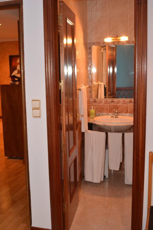 Hostal Gastrobar Carmelo Villarejo de Salvanés Exteriör bild