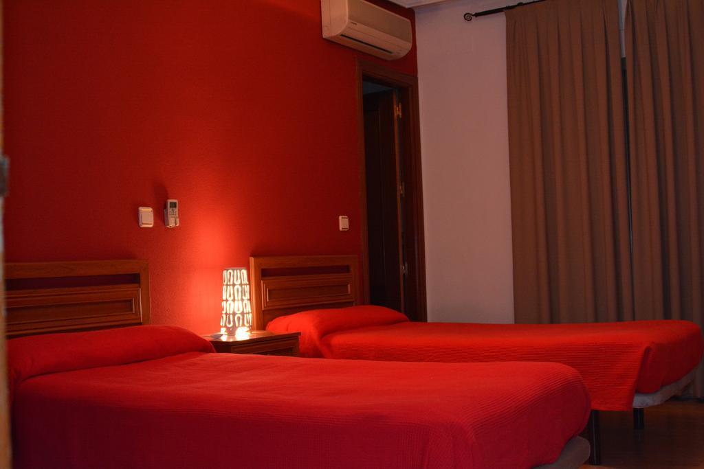 Hostal Gastrobar Carmelo Villarejo de Salvanés Exteriör bild