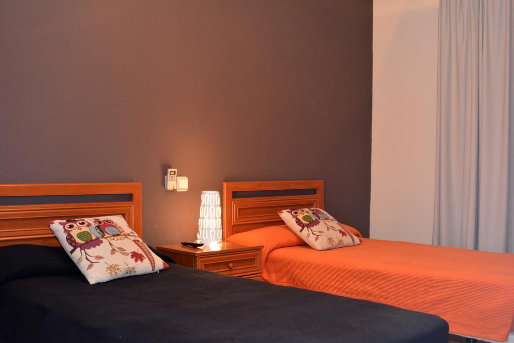 Hostal Gastrobar Carmelo Villarejo de Salvanés Exteriör bild